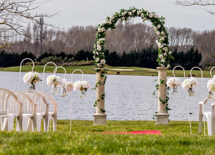Wedding Arches & Urns/Pedestals